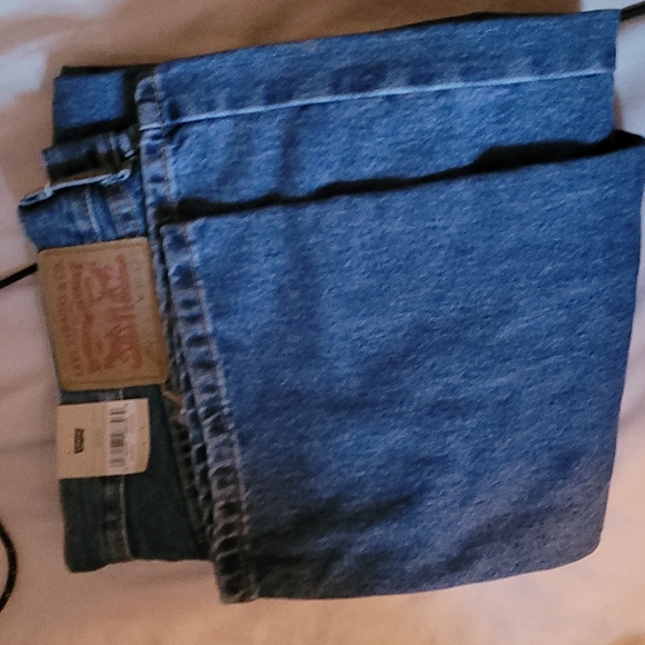 Levi's - Picture 1 of 3